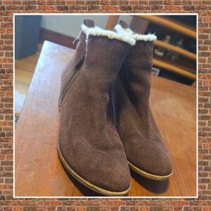 Lucky Brand Chocolate Suede Ankle Booties Size 8 1/2